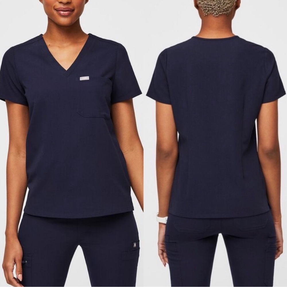 FIGS Catarina One Pocket Scrub Top Navy Blue Classic V-Neck FW1000 XS